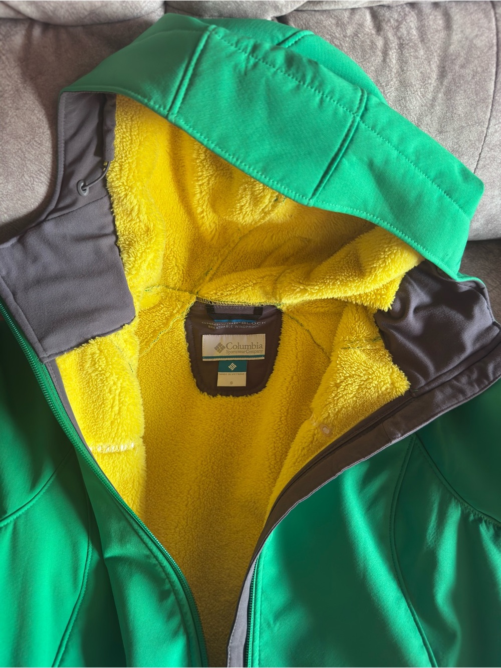 Oregon Ducks Columbia Green Hooded jacket with Yellow Accent - Picture 3 of 4
